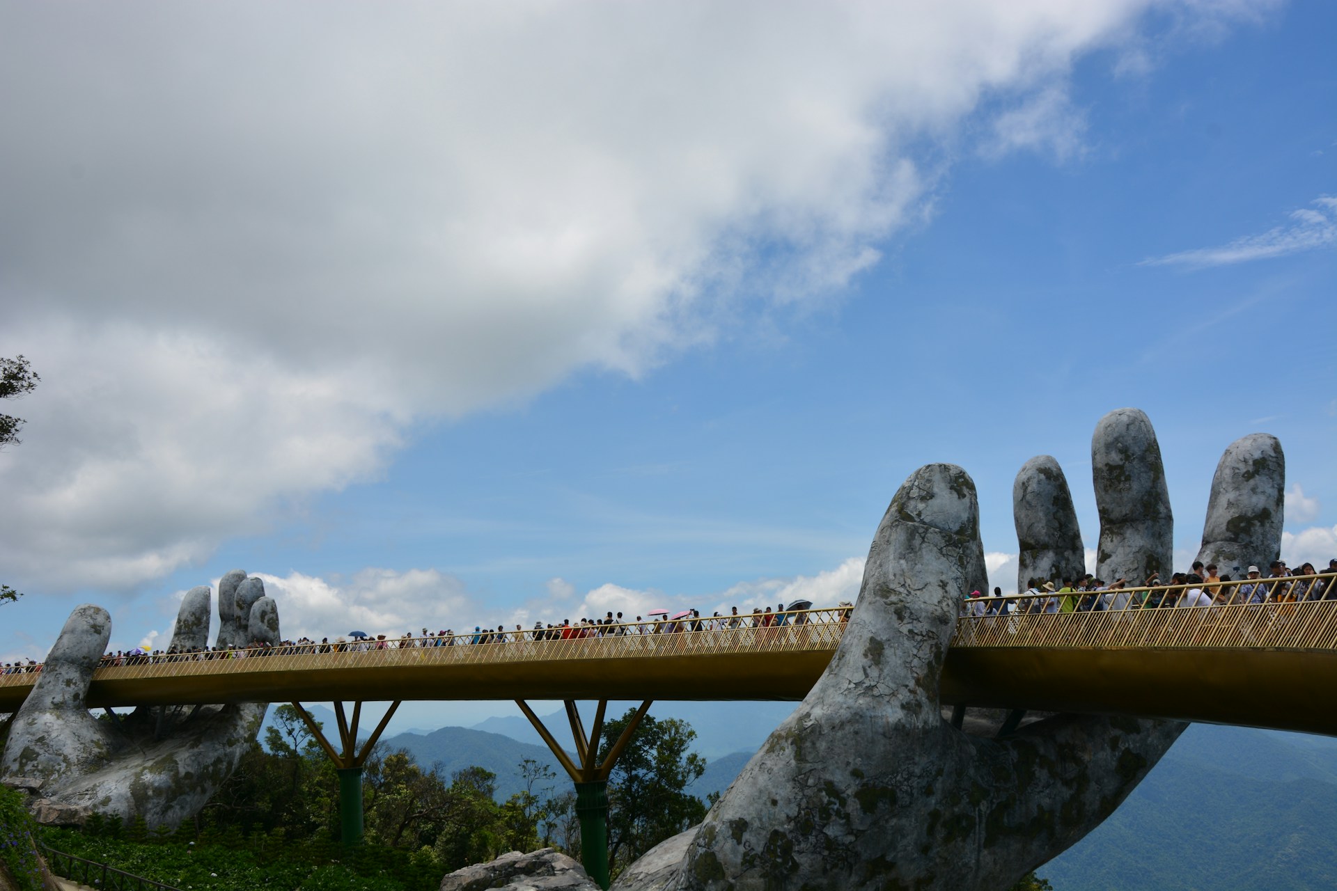 טיול מאורגן לוויטנאם - גשר הידיים